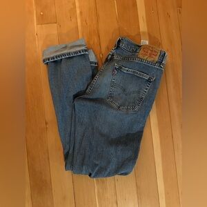 Vintage style high rise Levi’s with stretch and distressed knee